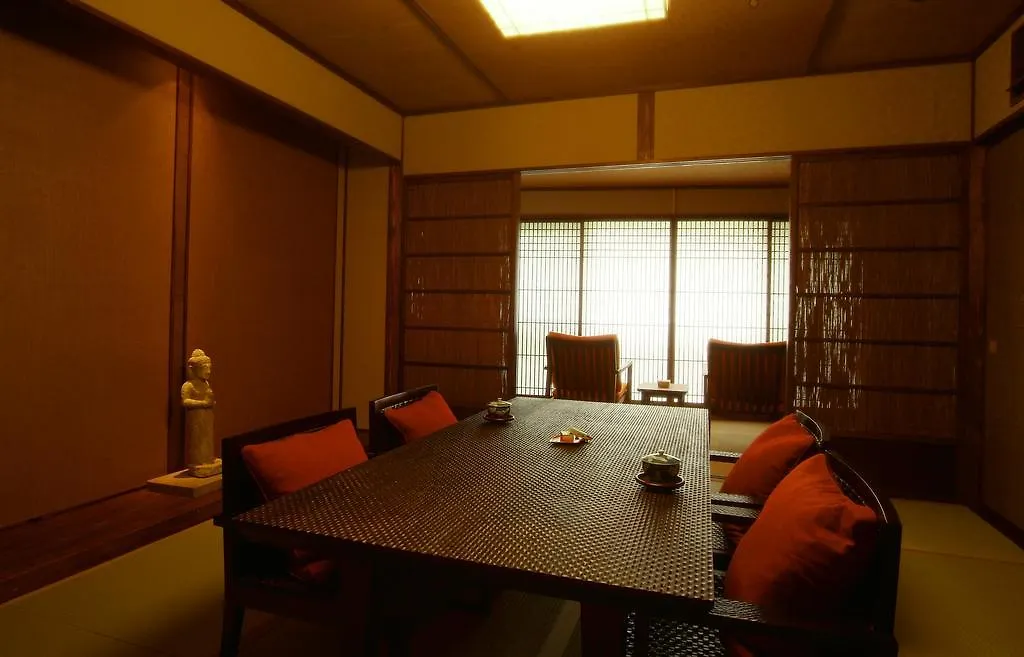 Hakone Onsen Ryokan Yaeikan 3*,